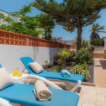 House With The Heated Pool Next To Rocky Point 别墅